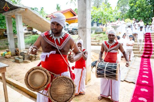 ภาพ No.262961:วันที่ 22 ตุลาคม พ.ศ. 2568 พิธีทอดกฐินสมทบ วัดกัลยาณมิตรต่างประเทศ  บูชาธรรม 81 ปี หลวงพ่อธัมมชโย ณ วัดโกฮอน ราชมหาวิหารายา และวัดศรีสุธรรมมารามายา   เมืองมาตะเล ประเทศศรีลังกา 