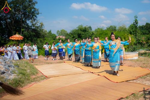 ภาพ No.178276:พิธีทอดกฐิน ณ ศูนย์ปฏิบัติธรรมเทียนถวาย ต.หนองไทร อ.ด่านขุนทด จ.นครราชสีมา ในโครงการทอดกฐินสามัคคีทั่วไทย 30,000 วัด บูชาธรรม 80 ปี หลวงพ่อธัมมชโย โดยคณะศิษยานุศิษย์วัดพระธรรมกาย วันที่ 7 พฤศจิกายน พ.ศ. 2567
