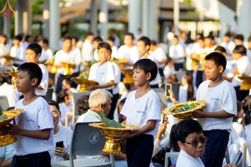 ภาพ No.132862:พิธีตัดปอยผม โครงการหน่อแก้วเปรียญธรรม รุ่นที่ 12 ณ ค่ายจองแชมป์ หมู่กฏิสามเณรเปรียญธรรม วัดพระธรรมกาย วันอาทิตย์ที่ 31 มีนาคม พ.ศ. 2567
