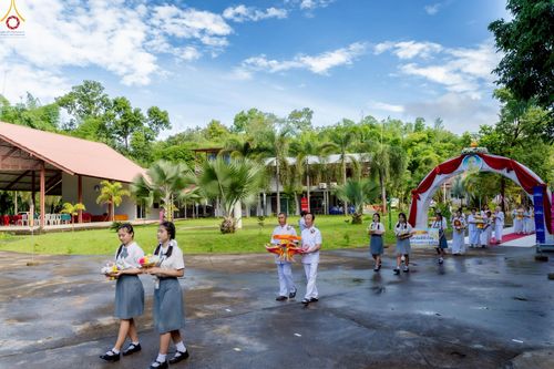 ภาพ No.256957:วันพฤหัสบดีที่ ๑๖ ตุลาคม พ.ศ. ๒๕๖๘ พิธีทอดกฐินสามัคคีเพื่อรองรับประดิษฐานองค์เจดีย์ ณ ศูนย์ปฏิบัติธรรมเถินเทิดธรรม อ.เถิน จ.ลำปาง