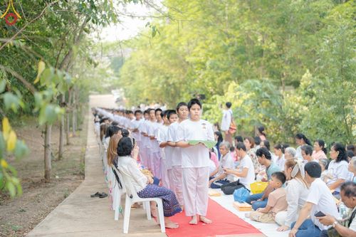 ภาพ No.135012: พิธีบรรพชาสามเณร  พิธีตักบาตรฉลองสามเณรใหม่ วันที่ 1 เมษายน พ.ศ.2567 ในโครงการบรรพชาสามเณรฟื้นฟูพระพุทธศาสนาทั่วไทย ณ ศูนย์ปฏิบัติธรรมแก้วเมืองเลย