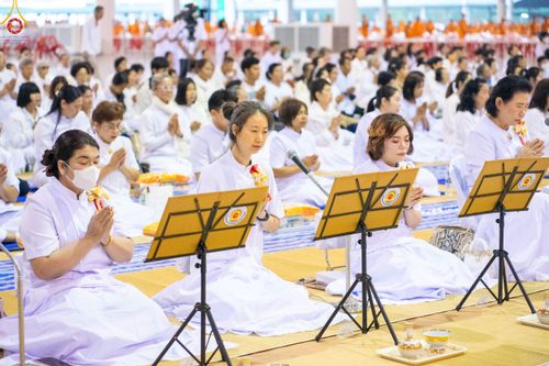 ภาพ No.188132:พิธีถวายภัตตาหารเป็นสังฆทาน แด่พระธรรมยาตรา ในโครงการธรรมยาตรา กตัญญูบูชา มหาปูชนียาจารย์ พระมงคลเทพมุนี(สด จนฺทสโร) พระผู้ปราบมาร อนุสรณ์สถาน 7 แห่ง ปีที่ 13 ณ สภาธรรมกายสากล วัดพระธรรมกาย วันที่ 2 มกราคม พ.ศ. 2568