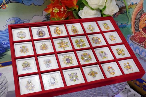 ภาพ No.80603:พิธีถวายพระบรมสารีริกธาตุแด่พระเดชพระคุณหลวงพ่อดร. ไมตรี ศากยะ เจ้าอาวาสวัดอานันทกุฏิ เพื่อประดิษฐานในเจดีย์สภาสงฆ์นิกายเถรวาท มหายานและวัชรยานแห่งเนปาล (Dharmodaya Sabha) ณ ลุมพินี ประเทศเนปาล  วันที่ 1 พฤษภาคม พ. ศ. 2566