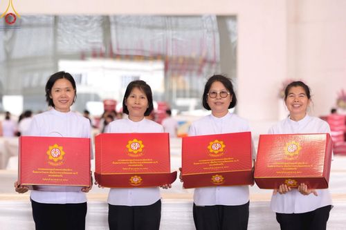 ภาพ No.212219:วันพุธที่ 19 มีนาคม พ.ศ. 2568 การบรรจุไทยธรรมลงกล่องสำเร็จ 43,500 กล่อง เพื่อถวายแด่พระสังฆาธิการ 40,000 กว่าวัดทั่วไทย ในวันคุ้มครองโลก 22 เมษายน พ.ศ. 2568 ณ บ้านแก้วเรือนทองคุณยายฯ วัดพระธรรมกาย