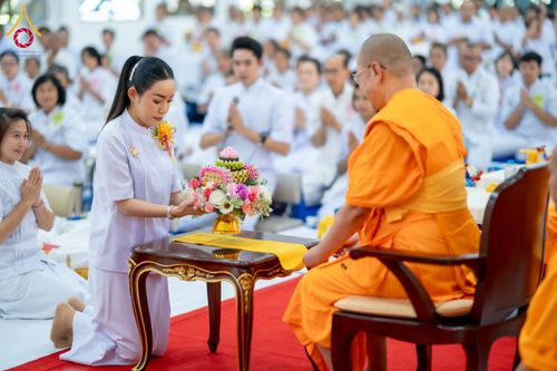 ภาพ No.160763:พิธีเจริญพระพุทธมนต์ และปิดแผ่นทองรูปเหมือน พระเดชพระคุณพระมงคลเทพมุนี (สด จนฺทสโร) พระผู้ปราบมาร จำนวน 3 องค์ วันเสาร์ที่ 5 ตุลาคม พ.ศ. 2567 ณ อาคารปลูกศรัทธา 2 (ชานชลาเดิม) วัดพระธรรมกาย อ.คลองหลวง จ.ปทุมธานี