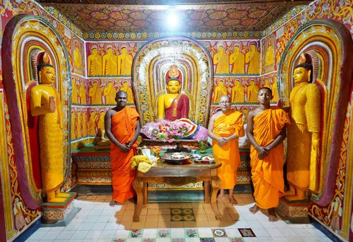 ภาพ No.264876:วันที่ 18 ตุลาคม พ.ศ. 2568 กฐินสมทบต่างประเทศ บูชาธรรม 81 ปี  หลวงพ่อธัมมชโย วัดพระธรรมกาย  ณ วัดกาลัลปิติยะ ปุราณะ วิหาร ประเทศศรีลังกา 