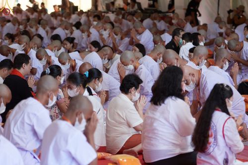 ภาพ No.67938:พิธีขอขมามอบผ้าไตรและบาตร แด่นาคธรรมทายาท ณ ประเทศอินโดนีเซีย เมื่อวันที่ 17 ธันวาคม พ.ศ. 2565