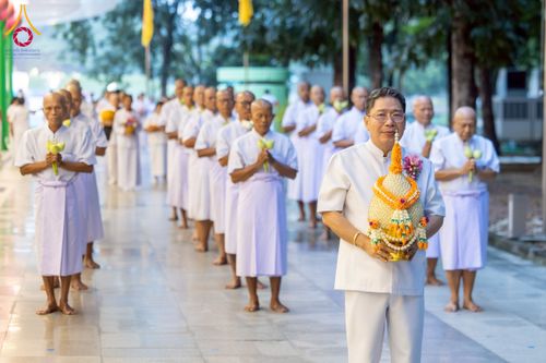 ภาพ No.244497:วันเสาร์ที่ 6 กันยายน พ.ศ. 2568 พิธีเวียนประทักษิณ และวันทาสีมาของนาคธรรมทายาท โครงการอุปสมบทหมู่บูชาธรรมครบรอบ 108 ปี วันครูผู้ค้นพบวิชชาธรรมกาย ณ โบสถ์พระไตรปิฎก วัดพระธรรมกาย