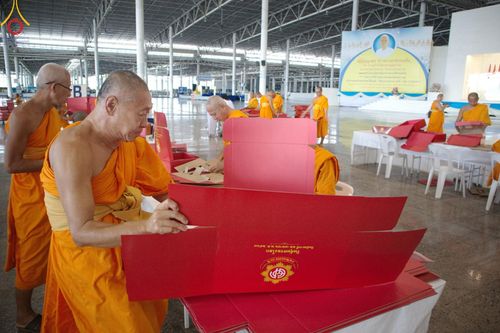 ภาพ No.210836:วันที่ 15 มีนาคม พ.ศ. 2568  บุญบรรจุกล่องไทยธรรม เพื่อถวายแด่พระสังฆาธิการ 40,000 กว่าวัดทั่วไทย ในวันคุ้มครองโลก 22 เมษายน พ.ศ. 2568