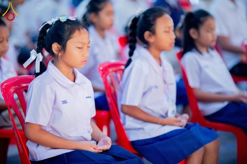 ภาพ No.197409:พิธีทอดผ้าป่าทำนุบำรุงศาสนสถาน ณ วัดโบสถ์(บน) ตำบลบางคูเวียง อำเภอบางกรวย จังหวัดนนทบุรี ในโครงการธรรมยาตรา กตัญญูบูชา มหาปูชนียาจารย์ พระมงคลเทพมุนี(สด จนฺทสโร) พระผู้ปราบมาร อนุสรณ์สถาน 7 แห่ง ปีที่ 13 วันที่ 17 มกราคม พ.ศ. 2568