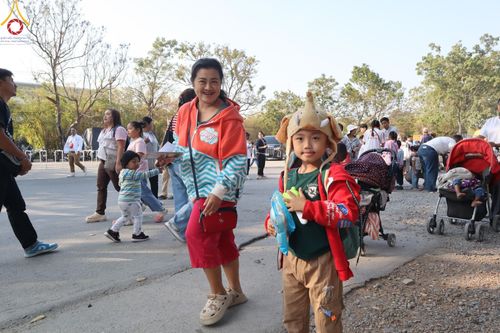 ภาพ No.193828:วัดพระธรรมกาย จัดงานวันเด็กแห่งชาติ ประจำปี พ.ศ.2568 ออกร้านอาหาร 200 ร้าน มอบของขวัญหลายหมื่นชิ้น วันที่ 12 มกราคม พ.ศ. 2568 วัดพระธรรมกาย อ.คลองหลวง จ.ปทุมธานี