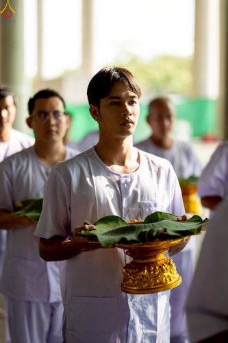 ภาพ No.248562:วันที่ 28 กันยายน พ.ศ. 2568 พิธีตัดปอยผม และปลงผม โครงการอุปสมบทบูชาธรรม 141 ปี พระมงคลเทพมุนี ณ วิหารคด วัดพระธรรมกาย