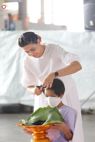 ภาพ No.83753:พิธีตัดปอยผมและปลงผม ในโครงการบรรพชาสามเณร ธรรมทายาทรุ่นโรงเรียนนานาชาติ ณ วัดพระธรรมกาย วันเสาร์ที่ 15 กรกฎาคม พ.ศ.2566