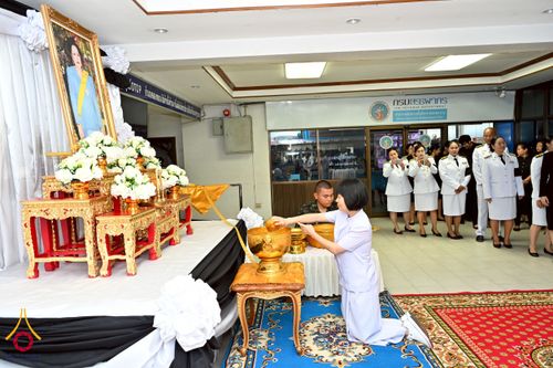 ภาพ No.260853:อำเภอคลองหลวง จัดพิธีสรงน้ำพระบรมศพ สมเด็จพระนางเจ้าสิริกิติ์ พระบรมราชินีนาถ พระบรมราชชนนีพันปีหลวง  ด้วยสำนึกในพระมหากรุณาธิคุณตราบนิจนิรันดร์ วันที่ 26 ตุลาคม พ.ศ. 2568 เวลา 09.30 น. ณ ที่ว่าการอำเภอคลองหลวง จังหวัดปทุมธานี