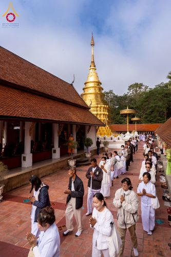 ภาพ No.275824:วันพุธที่ 3 ธันวาคม พ.ศ. 2568 พิธีบรรพชาอุปสมบท โครงการอุปสมบทบูชาธรรมมหาปูชนียาจารย์ ศูนย์อบรม : ศูนย์ส่งเสริมศีลธรรม จ.พะเยา ณ โบราณสถานพระธาตุจอมทอง และ โบสถ์กลางน้ำ วัดพระธาตุศรีโคมคำ อำเภอเมือง จังหวัดพะเยา