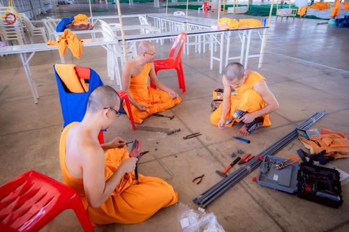 ภาพ No.219036:วันที่ 19-21 เมษายน พ.ศ. 2568 การเตรียมงานในลานธรรม , วิหารคด เพื่องานวันคุ้มครองโลก 22 เมษายน พ.ศ. 2568