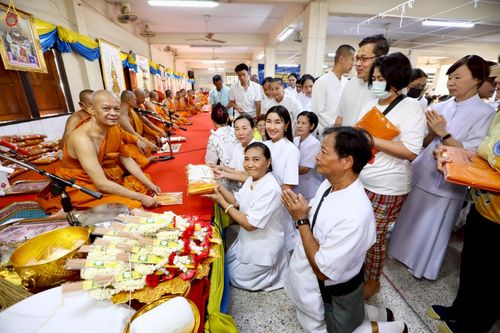 ภาพ No.254958:วันที่ 13 ตุลาคม พ.ศ. 2568 พิธีทอดกฐินสามัคคีทั่วไทย 30,000 วัด โดยคณะศิษยานุศิษย์ บูชาธรรม 81 ปี หลวงพ่อธัมมชโย ณ วัดบางน้ำผึ้งใน อ.พระประแดง จ.สมุทรปราการ