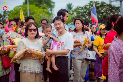 ภาพ No.177179:พิธีทอดกฐิน ณ วัดตรีมิตรประดิษฐาราม ต.รางหวาย อ.พนมทวน จ.กาญจนบุรี ในโครงการทอดกฐินสามัคคีทั่วไทย 30,000 วัด บูชาธรรม 80 ปี หลวงพ่อธัมมชโย โดยคณะศิษยานุศิษย์วัดพระธรรมกาย วันที่ 15 พฤศจิกายน พ.ศ. 2567