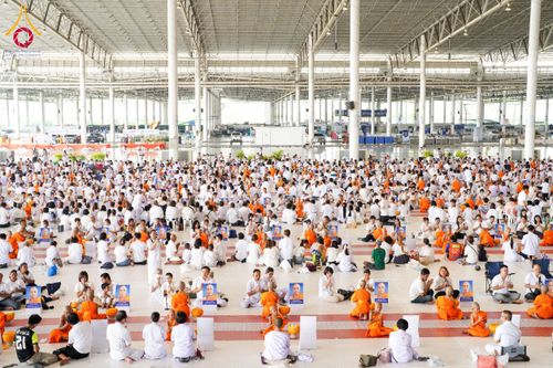 ภาพ No.134940:พิธีถวายบาตรแด่นาคธรรมทายาท ในโครงการบรรพชาสามเณรฟื้นฟูพระพุทธศาสนาทั่วไทย ณ สภาธรรมกายสากล วัดพระธรรมกาย จ.ปทุมธานี วันเสาร์ที่ 6 เมษายน พ.ศ. 2567