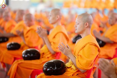 ภาพ No.177538:พิธีตักบาตรและพิธีบูชาข้าวพระ ในวันอาทิตย์ต้นเดือนที่ 1 ธันวาคม พ.ศ. 2567 ณ สภาธรรมกายสากล วัดพระธรรมกาย