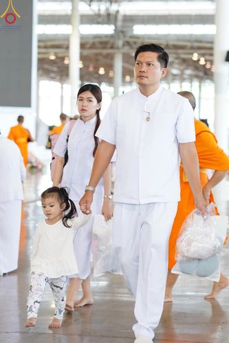 ภาพ No.139027:พิธีตักบาตร , พิธีบูชาข้าวพระ ณ ห้องแก้วสารพัด 1 สภาธรรมกายสากล วัดพระธรรมกาย วันอาทิตย์ต้นเดือนที่ 2 มิถุนายน พ.ศ. 2567