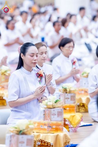 ภาพ No.239530:วันอาทิตย์ที่ 17 สิงหาคม พ.ศ. 2568 พิธีถวายคิลานเภสัช และอุปกรณ์ทางการแพทย์ แด่คณะสงฆ์ เนื่องในวันธรรมชัย ณ ห้องแก้วสารพัดนึก 2 สภาธรรมกายสากล วัดพระธรรมกาย