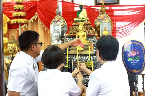 ภาพ No.254973:วันที่ 12 ตุลาคม พ.ศ. 2568 พิธีทอดกฐินสามัคคีทั่วไทย 30,000 วัด โดยคณะศิษยานุศิษย์ บูชาธรรม 81 ปี หลวงพ่อธัมมชโย ณ วัดสุทธาวาส กรุงเทพมหานคร