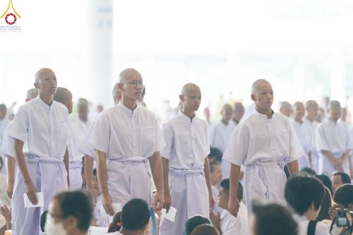 ภาพ No.133869:พิธีขอขมามอบผ้าไตร โครงการบรรพชาสามเณร ศูนย์อบรมวัดพระธรรมกาย ณ วัดพระธรรมกาย วันเสาร์ที่ 6 เมษายน พ.ศ. 2567