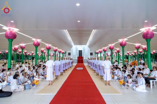 ภาพ No.256151:วันที่ 4 ตุลาคม พ.ศ. 2568 พิธีบรรพชาอุปสมบท  โครงการอุปสมบทหมู่บูชาธรรม 141 ปี  พระมงคลเทพมุนี (สด จนฺทสโร) ณ โบสถ์พระไตรปิฏก วัดพระธรรมกาย จ.ปทุมธานี