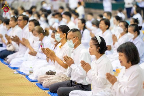ภาพ No.204251:พิธีถวายภัตตาหารเป็นสังฆทาน แด่พระธรรมยาตรา ณ วัดพระธรรมกาย ตำบลคลองสาม อำเภอคลองหลวง จังหวัดปทุมธานี ในโครงการธรรมยาตรา กตัญญูบูชา มหาปูชนียาจารย์ พระมงคลเทพมุนี(สด จนฺทสโร) พระผู้ปราบมาร อนุสรณ์สถาน 7 แห่ง ปีที่ 13 วันที่ 31 มกราคม พ.ศ. 2568
