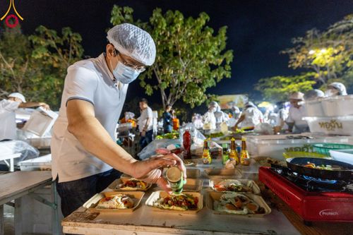 ภาพ No.110652:พิธีถวายภัตตาหารเป็นสังฆทาน แด่คณะพระธรรมยาตราฯ ในโครงการธรรมยาตรากตัญญูบูชา มหาปูชนียาจารย์ พระมงคลเทพมุนี(สด จนฺทสโร) พระผู้ปราบมาร อนุสรณ์สถาน 7 แห่ง ปีที่ 12 วันที่ 12 มกราคม พ.ศ. 2567 ณ อนุสรณ์สถานมหาวิหารพระมงคลเทพมุนี(โลตัสแลนด์) อ.สองพี่น้อง จ.สุ