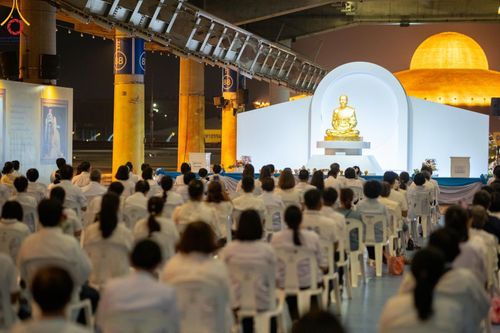 ภาพ No.170393:พิธีฉลองชัยสวดมนต์บทธัมมจักกัปปวัตตนสูตร ครบ 6,881,000,000 จบ ณ มหารัตนวิหารคด วัดพระธรรมกาย วันศุกร์ที่ 15 พฤศจิกายน พ.ศ. 2567 (วันเพ็ญ 15 ค่ำ เดือน 12)