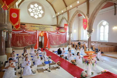 ภาพ No.172131:พิธีทอดกฐิน วัดพระธรรมกายสก็อตแลนด์ บูชาธรรม 80 ปี หลวงพ่อธัมมชโย โดยคณะศิษยานุศิษย์วัดพระธรรมกาย วันที่ 25 ตุลาคม พ.ศ. 2567