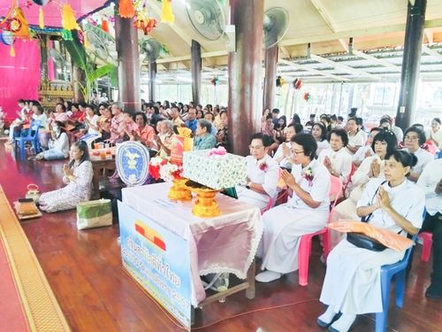 ภาพ No.170579:พิธีทอดกฐิน ณ วัดสำพะเนียง อ.บ้านแพรก จ.พระนครศรีอยุธยา ในโครงการกฐินสามัคคีทั่วไทย 30,000 วัด บูชาธรรม 80 ปี หลวงพ่อธัมมชโย โดยคณะศิษยานุศิษย์วัดพระธรรมกาย วันที่ 27 ตุลาคม พ.ศ. 2567