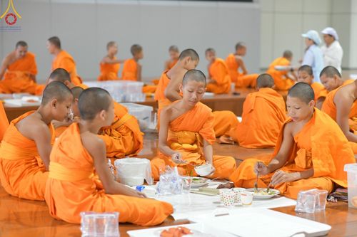 ภาพ No.184751:พิธีถวายภัตตาหารเมนูสวรรค์ "เพื่อการบรรลุธรรม" เนื่องในวาระอายุวัฒนมงคล 84 ปี หลวงพ่อทัตตชีโว วันเสาร์ที่ 21 ธันวาคม พ.ศ. 2567 ณ หอฉันคุณยายอาจารย์ฯ วัดพระธรรมกาย