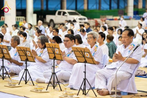 ภาพ No.202646:พิธีถวายภัตตาหารเป็นสังฆทาน แด่พระธรรมยาตรา ณ วัดพระธรรมกาย ตำบลคลองสาม อำเภอคลองหลวง จังหวัดปทุมธานี ในโครงการธรรมยาตรา กตัญญูบูชา มหาปูชนียาจารย์ พระมงคลเทพมุนี(สด จนฺทสโร) พระผู้ปราบมาร อนุสรณ์สถาน 7 แห่ง ปีที่ 13 วันที่ 28 มกราคม พ.ศ. 2568