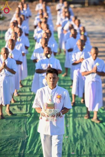 ภาพ No.278058:วันเสาร์ที่ 6 ธันวาคม พ.ศ. 2568 พิธีเวียนประทักษิณ ขอขมามอบผ้าไตร บรรพชาอุปสมบทหมู่ธรรมทายาท จำนวน 53 รูป โครงการอุปสมบทหมู่ รุ่นบูชาธรรมมหาปูชนียาจารย์ ประจำปี 2568 จังหวัดสระบุรี