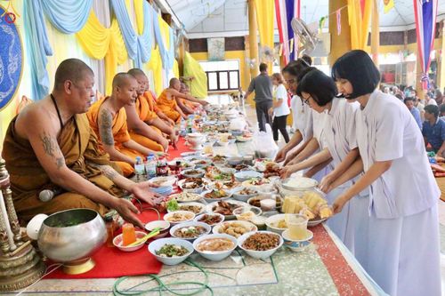 ภาพ No.267739:วันที่ 26 ตุลาคม พ.ศ. 2568 พิธีทอดกฐินสามัคคีทั่วไทย ณ วัดเจริญสุข ต.แพรกศรีราชา อ.สรรคบุรี จ.ชัยนาท โดยคณะศิษยานุศิษย์ บูชาธรรม 81 ปี หลวงพ่อธัมมชโย