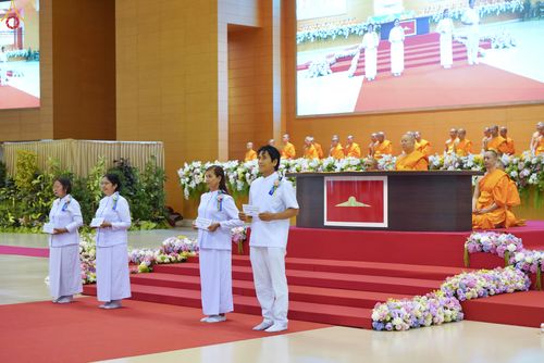 ภาพ No.323618:วันที่ 22 เมษายน พ.ศ.2569(วันคุ้มครองโลก) งานถวายมหาสังฆทาน 40,000 กว่าวัดทั่วประเทศ พิธีภาคสาย ปฏิบัติธรรม ,  พิธีมอบปัจจัยช่วยเหลือครู 4 จังหวัดชายแดนภาคใต้