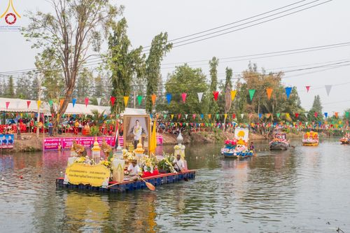 ภาพ No.123810:ขบวนพาเหรดเรือในพิธีเปิดโครงการแข่งขันเรือพาย อบต.คลองสาม ประจำปี พ.ศ. 2567 วันเสาร์ที่ 17 กุมภาพันธ์ พ.ศ. 2567