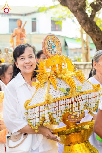 ภาพ No.171669:พิธีทอดกฐิน ณ วัดมหาโพธิ์ จ.ลพบุรี ในโครงการกฐินสามัคคีทั่วไทย 30,000 วัด บูชาธรรม 80 ปี หลวงพ่อธัมมชโย โดยคณะศิษยานุศิษย์วัดพระธรรมกาย วันที่ 27 ตุลาคม พ.ศ. 2567