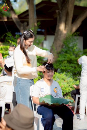 ภาพ No.216837:วันเสาร์ที่ 5 เมษายน พ.ศ. 2568 พิธีตัดปอยผม พิธีขอขมาผู้ปกครอง พิธีมอบบาตรและผ้าไตร พิธีบรรพชา ณ ศูนย์ปฏิบัติธรรมและศูนย์อบรมเยาวชนพระนครศรีอยุธยา ต.พุทเลา อ.บางปะหัน จ.พระนครศรีอยุธยา