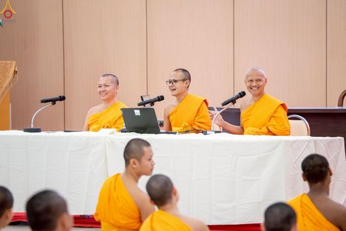 ภาพ No.246480:วันที่ 3 กันยายน พ.ศ. 2568 สัมมนา รวมใจ กองพันพิเศษ ครองแชมป์บาลี ห้องเทวสภา วัดพระธรรมกาย