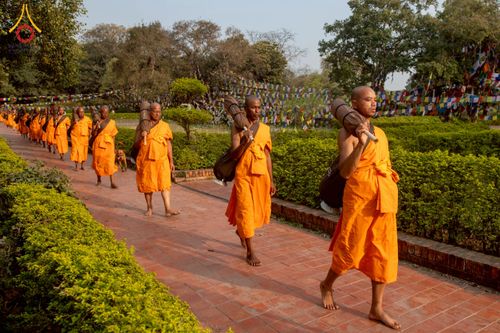 ภาพ No.212865:วันที่ 14 - 15 มีนาคม พ.ศ. 2568 คณะสงฆ์และสามเณรเดินธรรมยาตรา ในโครงการบวชสามเณรเนปาล 500 รูป ไปยังสถานที่รอบมายาเทวีและลุมพินีเกรด ณ ลุมพินี ประเทศเนปาล