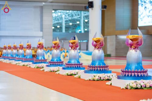 ภาพ No.277103:วันอาทิตย์ที่ 7 ธันวาคม พ.ศ. 2568 พิธีบูชาข้าวพระ ณ สภาธรรมกายสากล วัดพระธรรมกาย