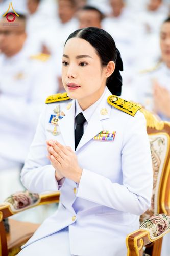 ภาพ No.227045:วันอังคารที่ 3 มิถุนายน พ.ศ. 2568 นายอำเภอคลองหลวง นำพสกนิกรรวมใจภักดิ์ สมเด็จพระนางเจ้าฯ พระบรมราชินี เนื่องในโอกาสวันเฉลิมพระชนมพรรษา ณ อาคารปลูกศรัทธา 2 วัดพระธรรมกาย อ.คลองหลวง จ.ปทุมธานี