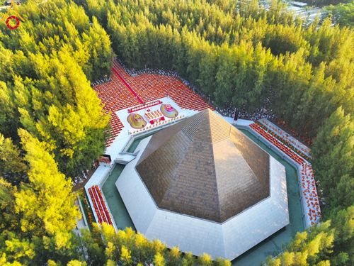 ภาพ No.107079:พิธีจุดประทีปถวายเป็นพุทธบูชา และบูชาธรรมมหาปูชนียาจารย์ ในโครงการธรรมยาตรากตัญญูบูชา มหาปูชนียาจารย์ พระมงคลเทพมุนี(สด จนฺทสโร) พระผู้ปราบมาร  อนุสรณ์สถาน 7 แห่ง ปีที่ 12  วันที่ 6 มกราคม พ.ศ. 2567 ณ อนุสรณ์สถานมหาวิหารพระมงคลเทพมุนี อ.สองพี่น้อง จ.สุพร