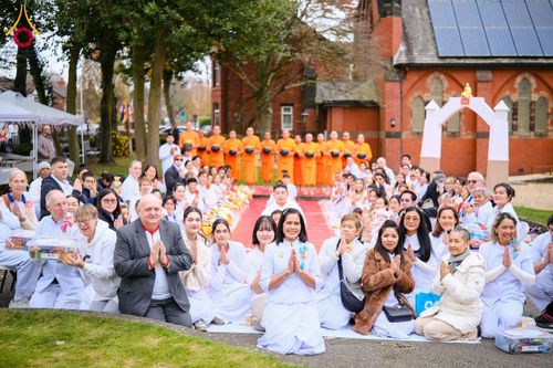 ภาพ No.175289:พิธีทอดกฐิน วัดพระธรรมกายแมนเชสเตอร์ เอดจลีย์ สต็อคพอร์ต ประเทศอังกฤษ ในโครงการกฐินสามัคคีทั่วไทย 30,000 วัด บูชาธรรม 80 ปี หลวงพ่อธัมมชโย โดยคณะศิษยานุศิษย์วัดพระธรรมกาย วันที่ 10 พฤศจิกายน พ.ศ. 2567