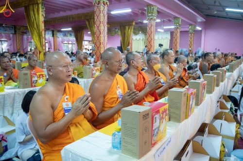 ภาพ No.116399:พิธีถวายสังฆทาน 106 วัด ณ วัดตะเคียน อ.บางกรวย จ.นนทบุรี วันเสาร์ที่ 20 มกราคม พ.ศ. 2567