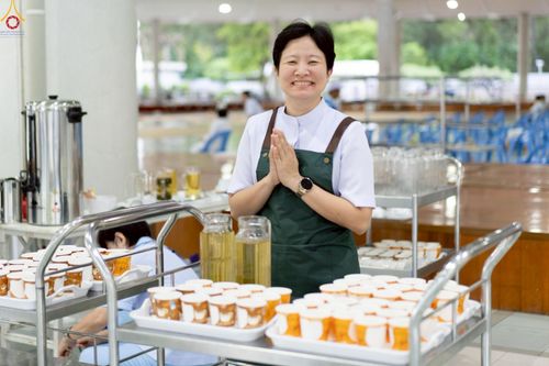 ภาพ No.229640:วันที่ 25 มิถุนายน พ.ศ. 2568 (แรม 15 ค่ำ เดือน 7) พิธีบุพเปตพลี ครั้งที่ 166 ร่วมอุทิศบุญแด่หมู่ญาติที่ล่วงลับไปแล้ว และสืบทอดอายุพระพุทธศาสนา ณ หอฉันคุณยายอาจารย์ฯ วัดพระธรรมกาย